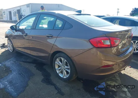 2019 Chevrolet Cruze Ls z USA, uszkodzony, nr VIN 1G1BC5SM8K7111492